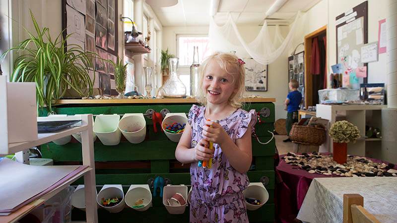 Flicka i ateljén. Flicka i ateljén.